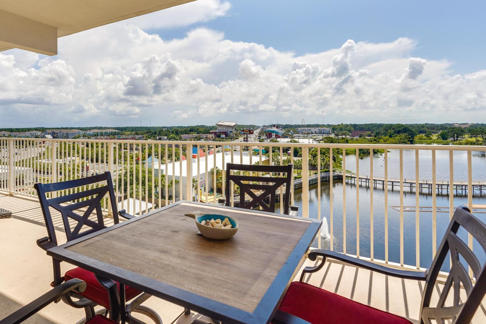 Apartment Pcb Vacation With Balcony And Access! *