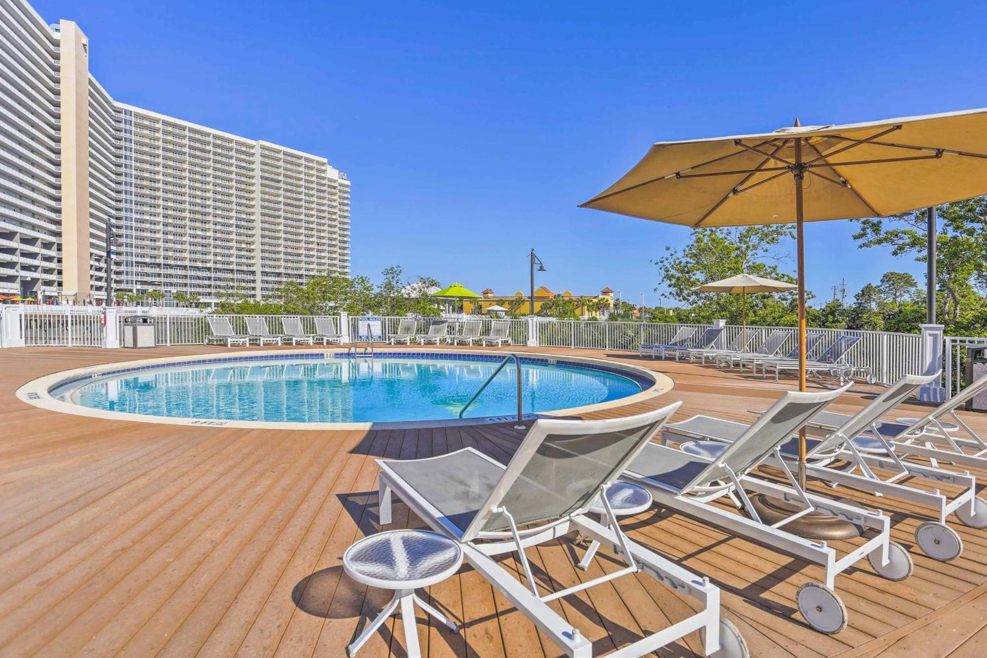 Pcb Vacation With Balcony And Access!
